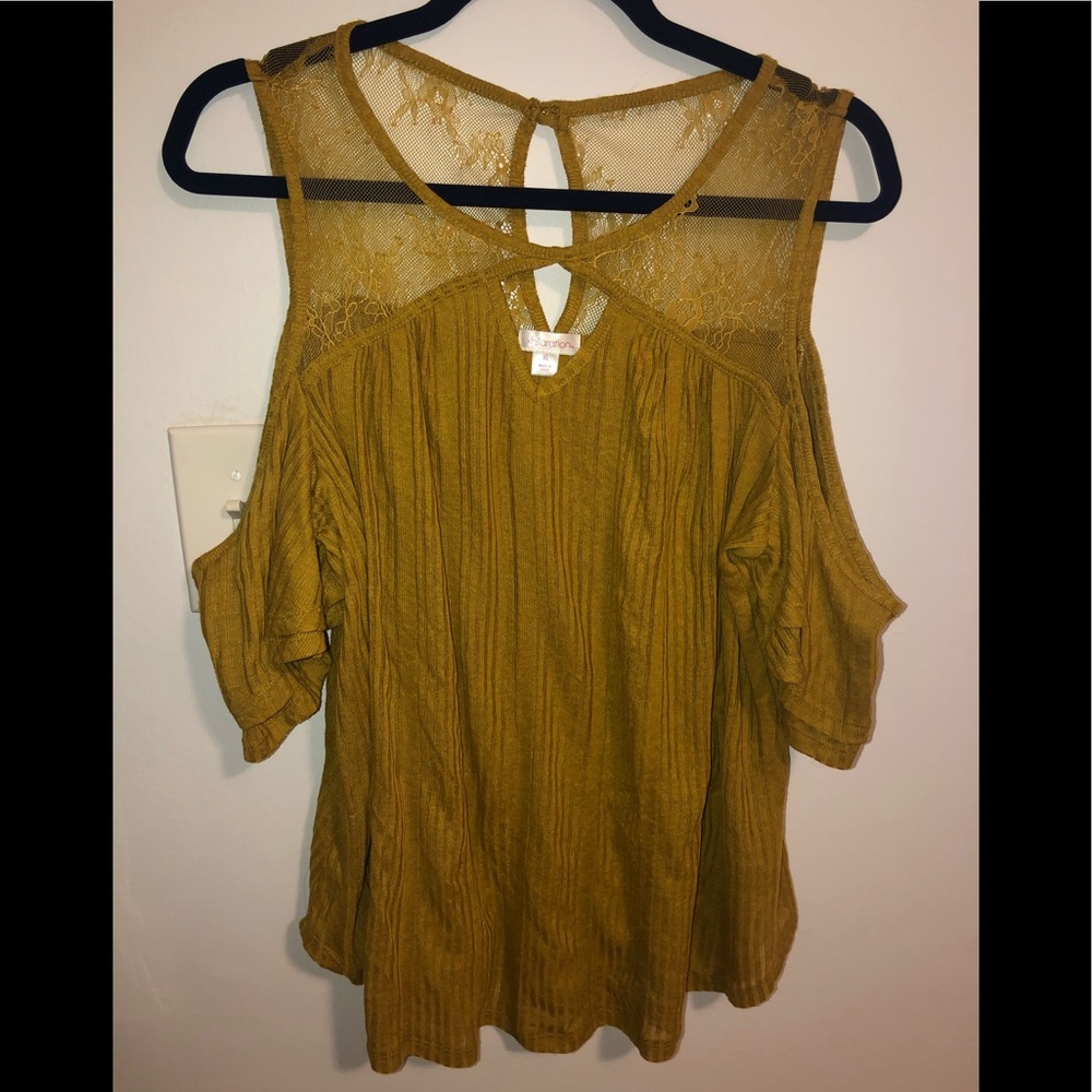Xhilaration cold shoulder top